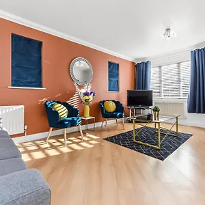 The Woodlands, Shortstay, Ideal For Families, Relocation, Contractors, Travel , Horley United Kingdom
