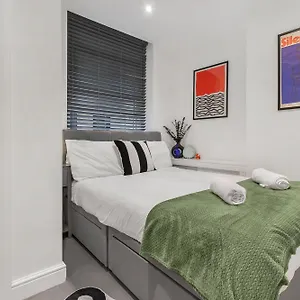 - Sleeps 3 - Near , Brighton United Kingdom